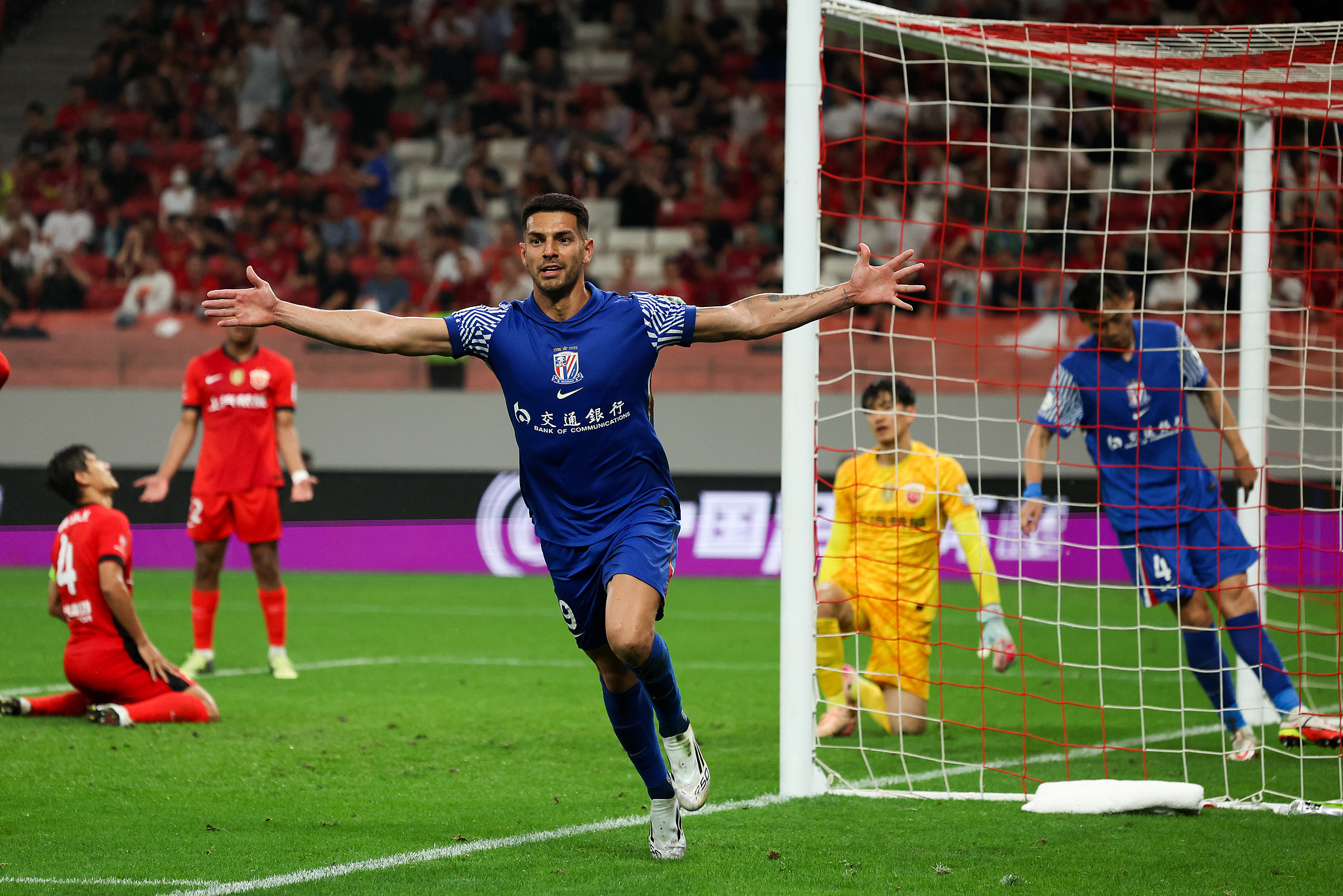 包含里程碑夜上海申花队长鼓劲，NBA总决赛赛前刷纪录，赛场秩序良好，数据趋势出现新变化的词条